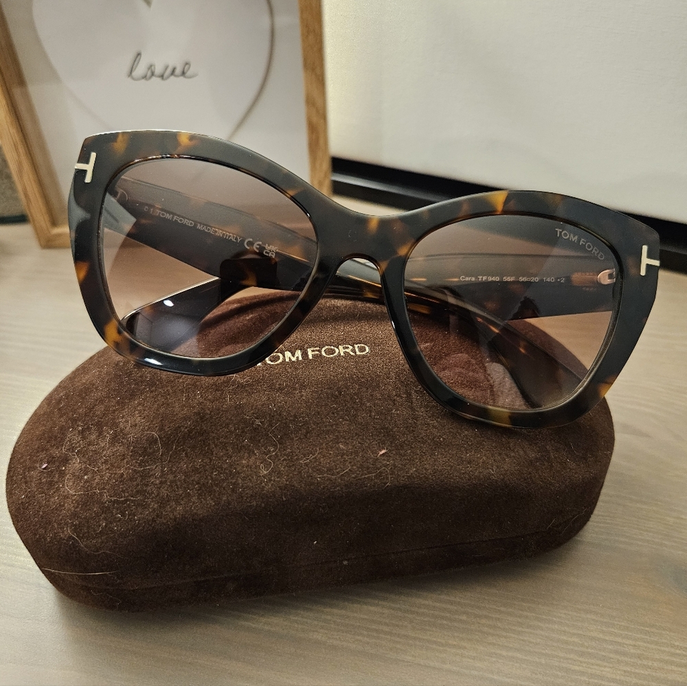 NEW - Tom Ford "Cara" Oversized Cat Eye Tortishell Sunglasses